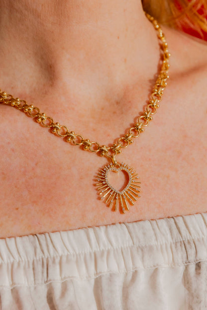 Gold Sacred Heart Necklace Gold O/S