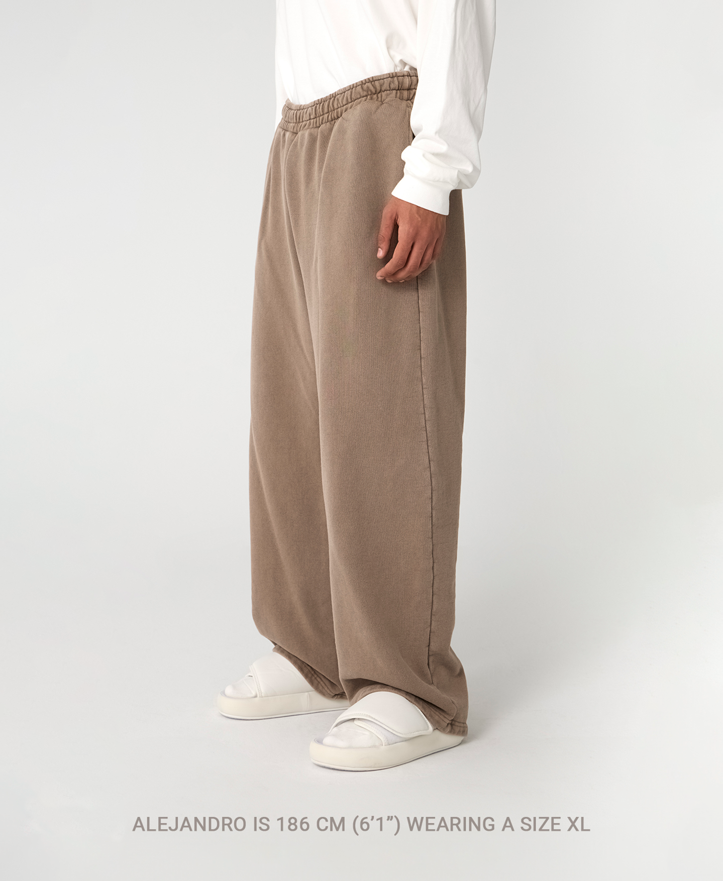 600 GSM 'Carmin' Straight-leg Pants